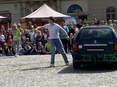 Den bez úrazu