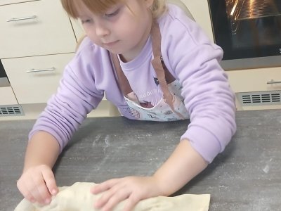 Pečení jablečného štrůdlu