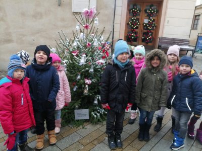 Vánoční stromeček Jubilejního parku na Obrokově ulici