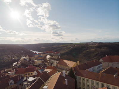 Okolí škol v oblacích
