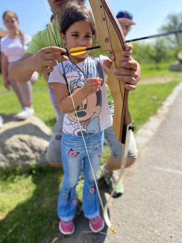 " Den plný koní, paintballu, lukostřelby a vodních bitev v Osadě Havranů!"