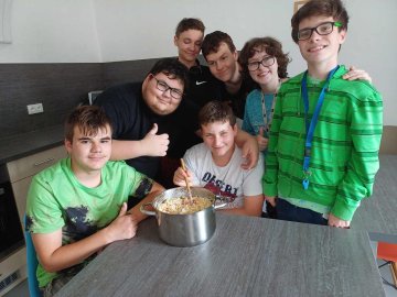 Salát z těstovin