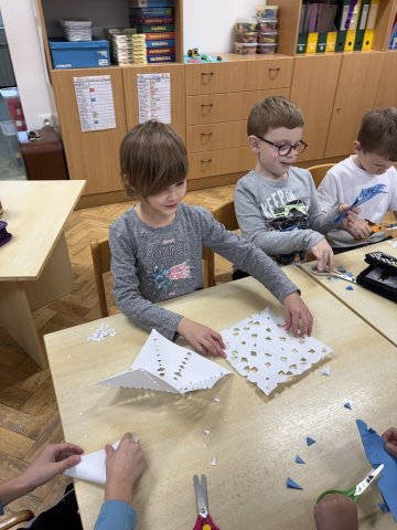 Tvoříme vločky z papíru