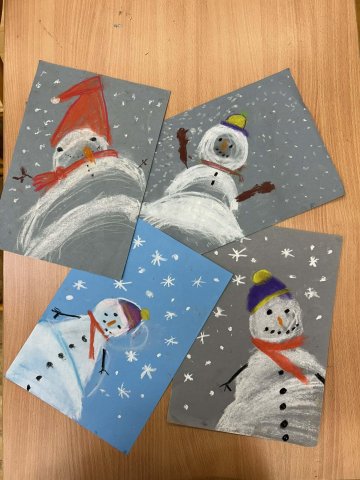 Chystáme vánoční výzdobu naší třídy✨