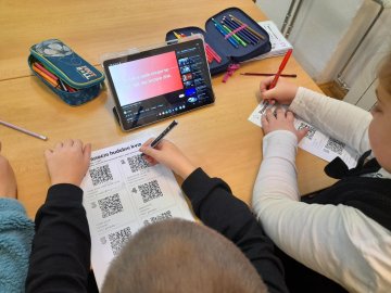 Co skrývají kódy, sítě, šifry...