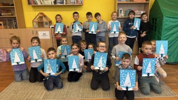 Stromeček z barevného papíru