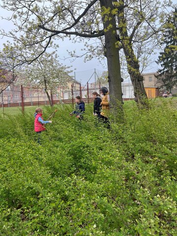 Jak jsme uklízeli "náš kousek Česka" (4.A)