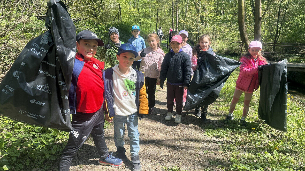 Školní družina pomáhá uklízet Česko