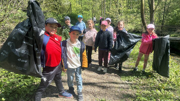 Školní družina pomáhá uklízet Česko