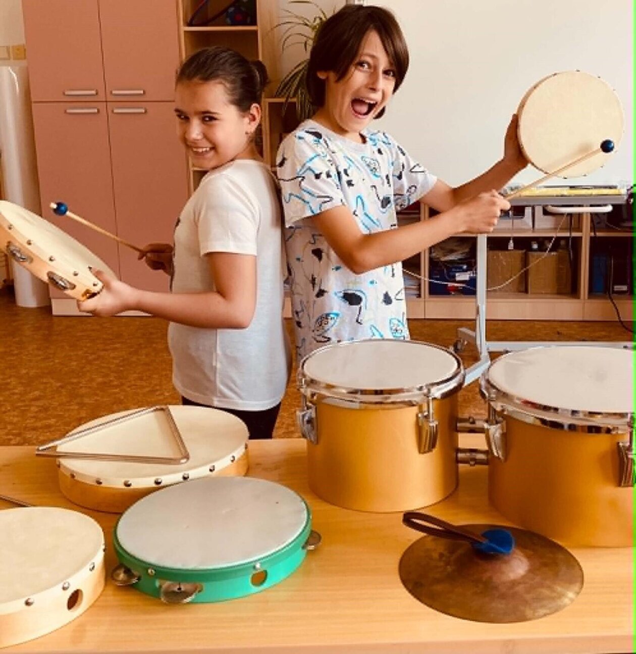 "Netradiční hudebka"